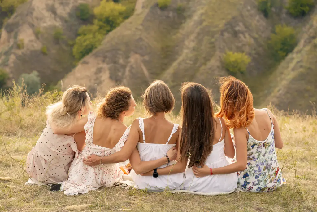 Cover image for 10 Leadership Lessons From Growing Up a Middle Sister